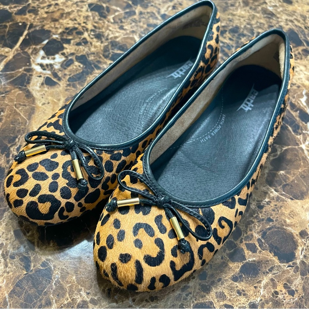 EARTH Flats Shoes Size 9 B NWOT